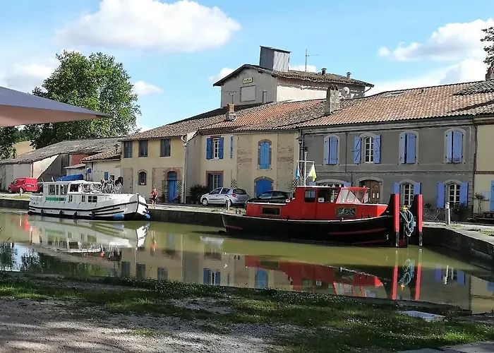 L'estanquet فندق مبيت وإفطار Gardouch